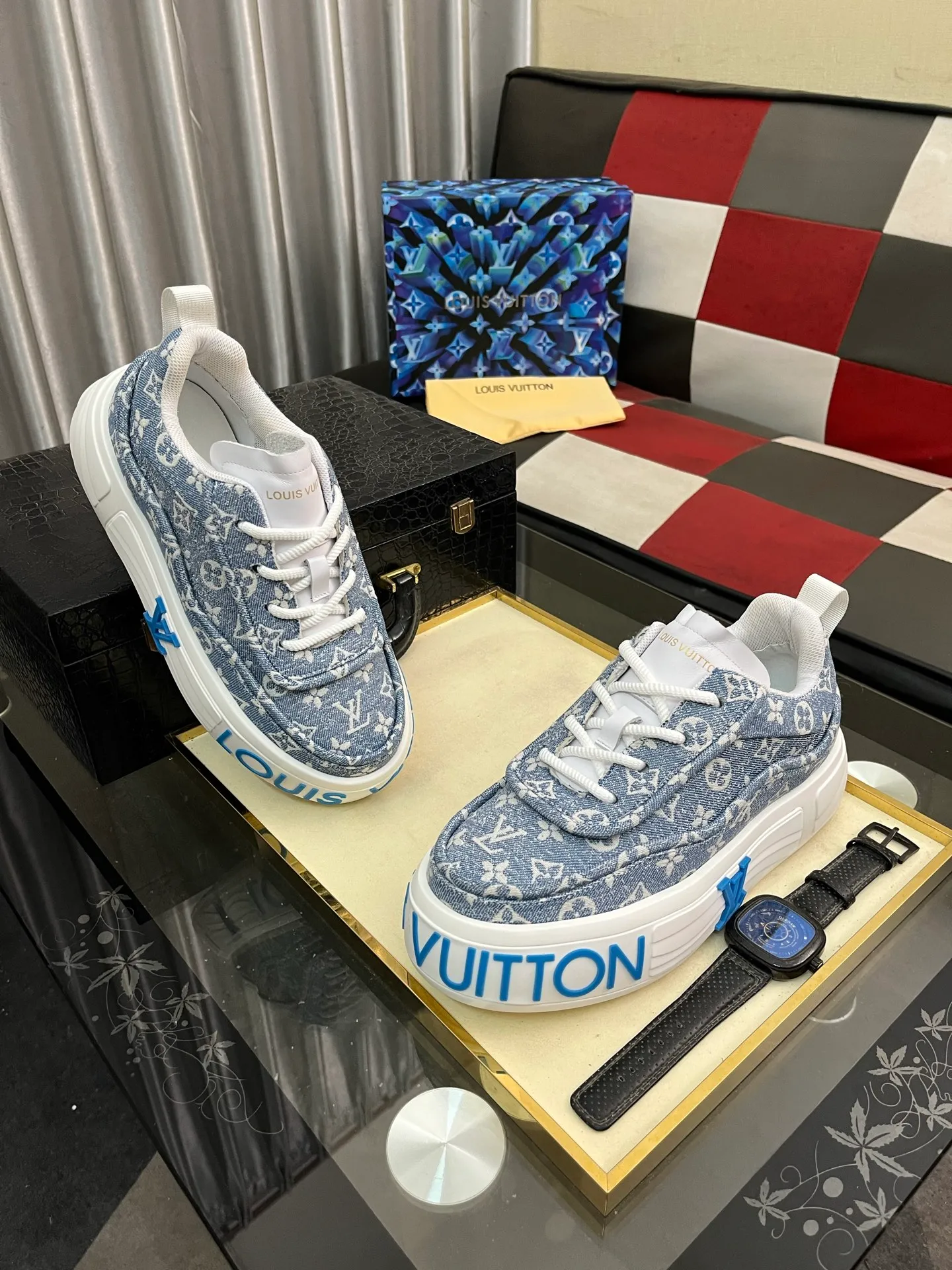 Men's shoes 💰560⌚️⌚️【LOUlS VUlTTON】Louis Vuitton ~ unique and casual style. LV counter purchasing 🏃casual shoes😍😍 Men's 2025 counters are on sale simultaneously, Italian imported brands select first-layer Italian cowhide. Cowhide leather lining (refuses to discolor and grind feet) Code number: 38-44 4⃣️colors available